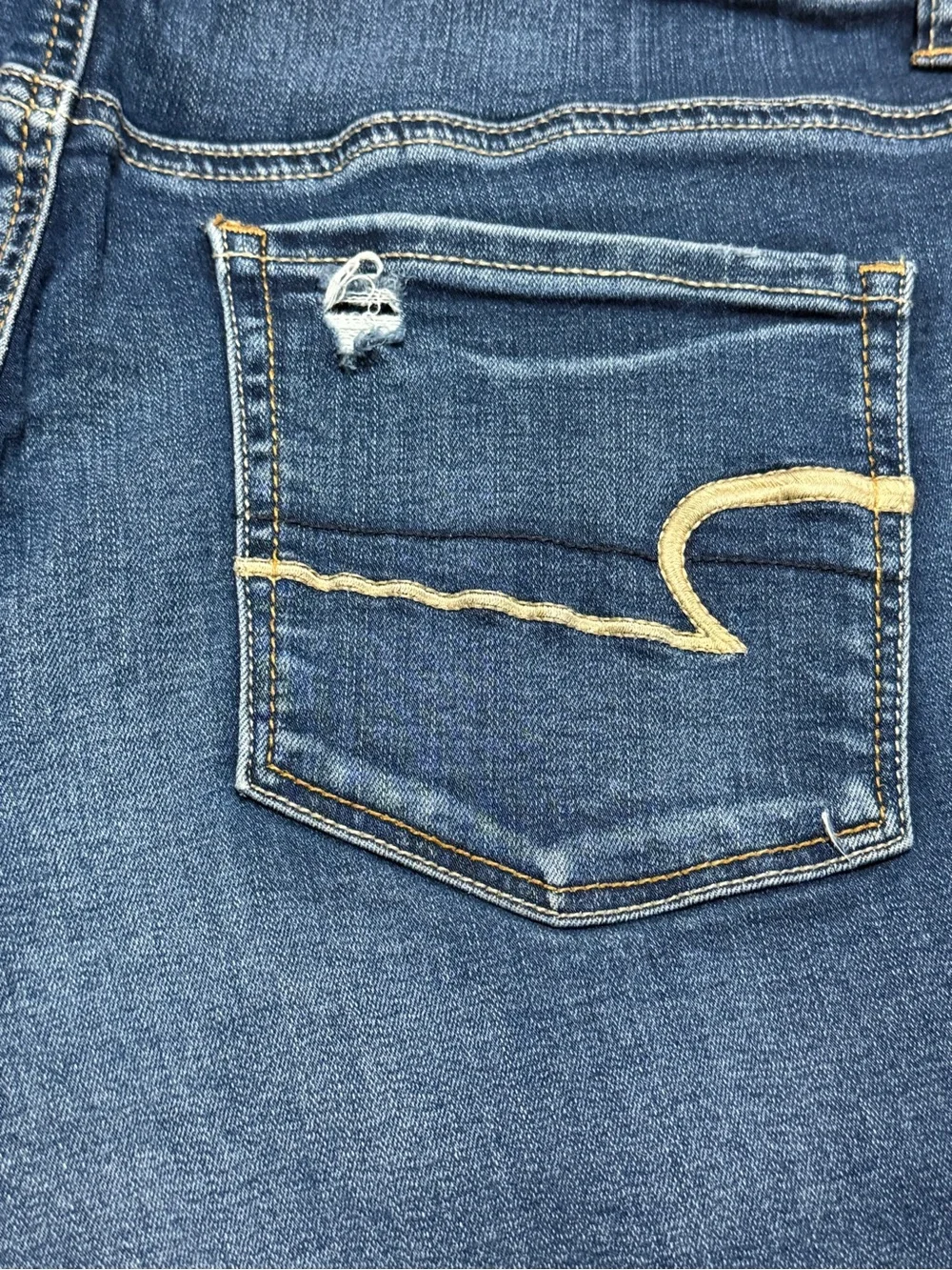 American Eagle Hi Rise Shortie Women’s 10 Blue Jeans Distressed Denim High Rise